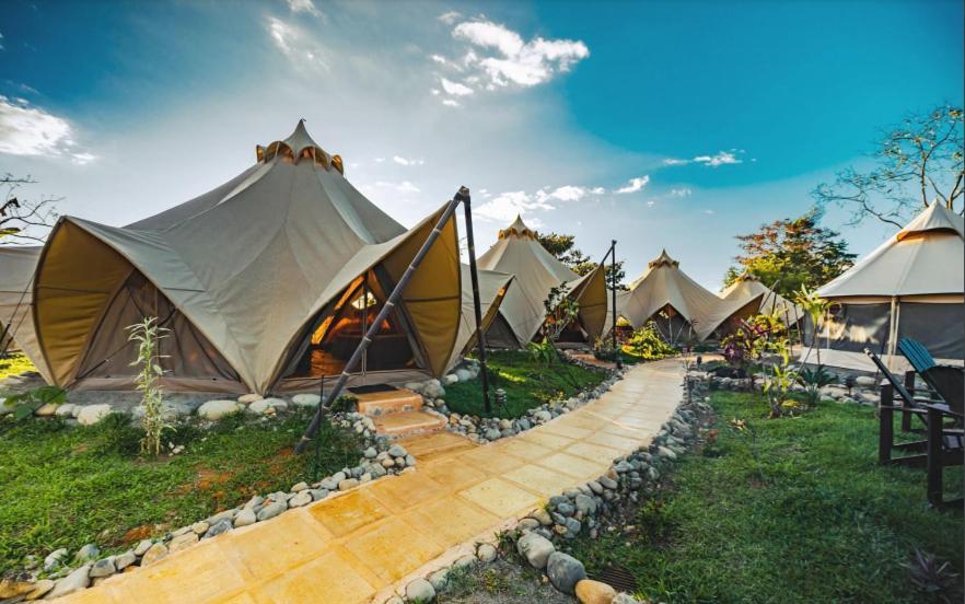Holos Retreat Center: The Entire Ridge Basecamp Baru Exterior foto